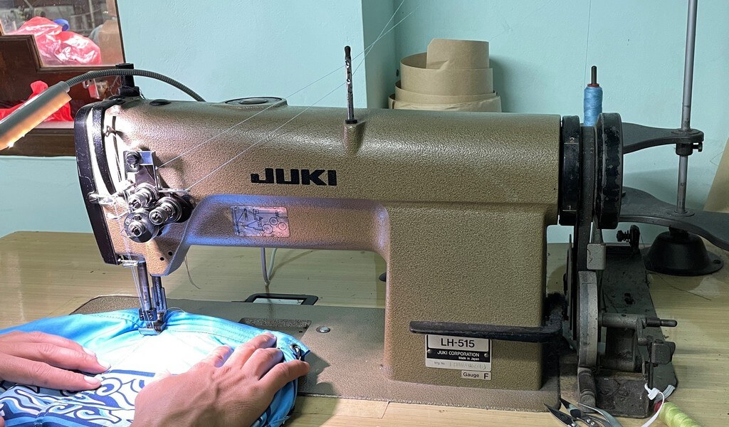 Double needle sewing machine
